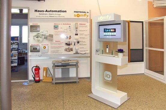 Ausstellung zu Hausautomation mit Somfy Smart Home Steuerung und Alarmanlagen-System.